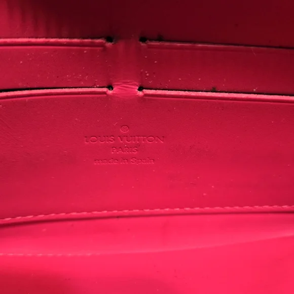 HTF!! Authentic Louis Vuitton pink vernis leather zip wallet in good condition Wallets